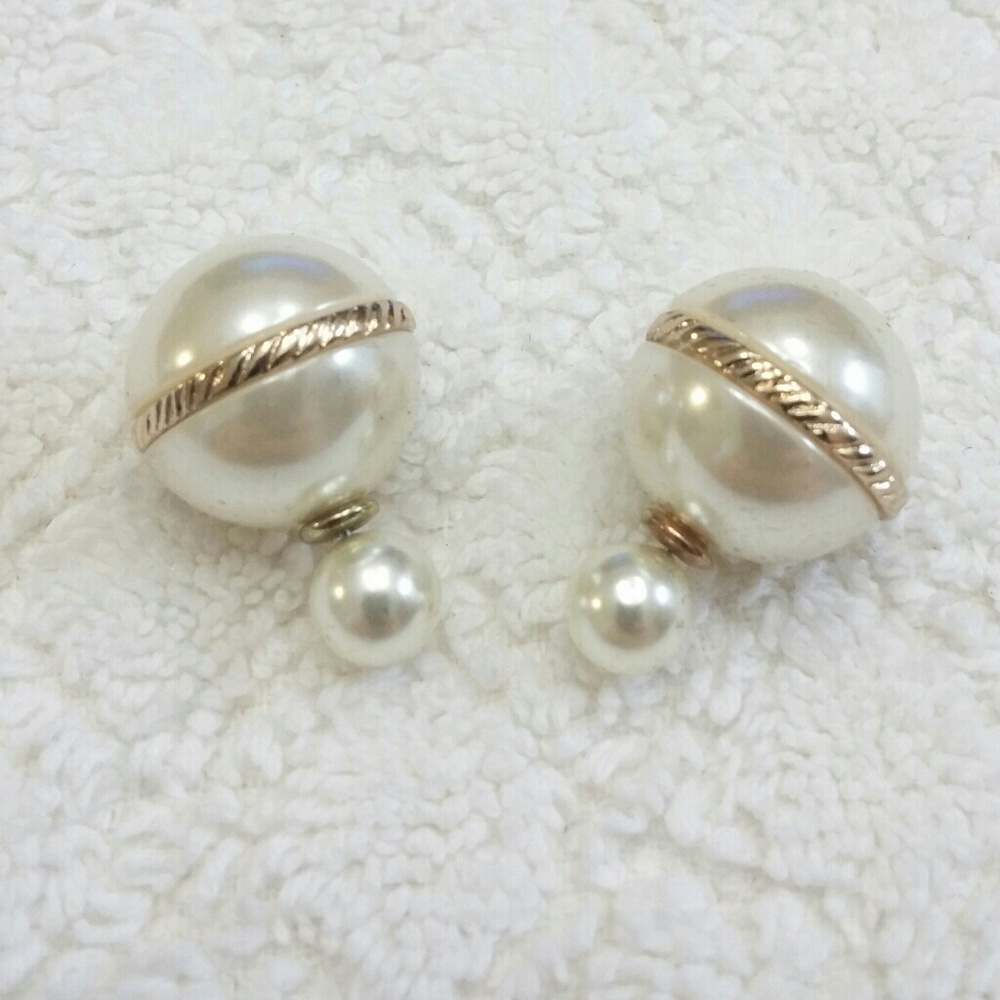 Faux Pearl Two Stud Earrings